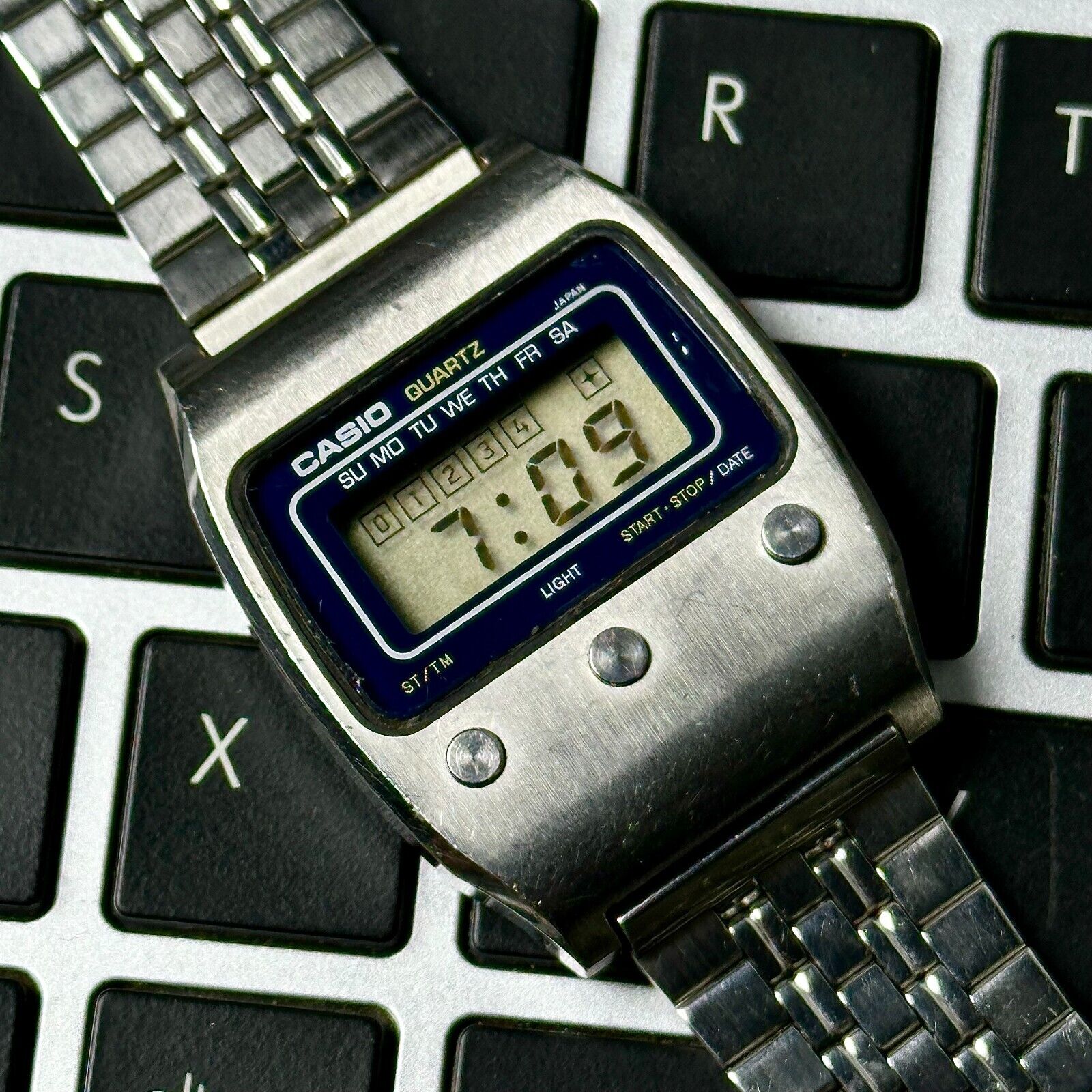 Vintage Casio Digital 3 Button Chronograph Men's Watch 50QS Vintage Casio Digital 3 Button Chronograph Men's Watch 50QS