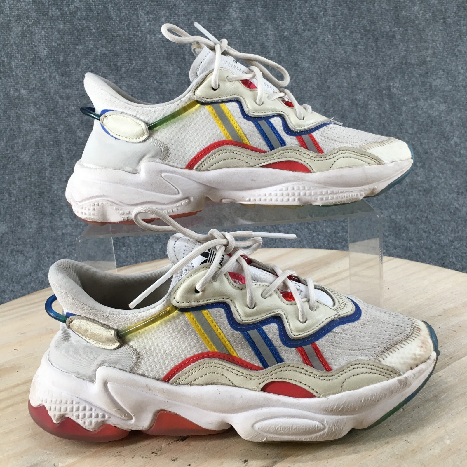 OUT OF STOCK SNEAKERS 2016―2017 サイン入り OUT OF STOCK SNEAKERS 2016-2017 | 三才ブックス