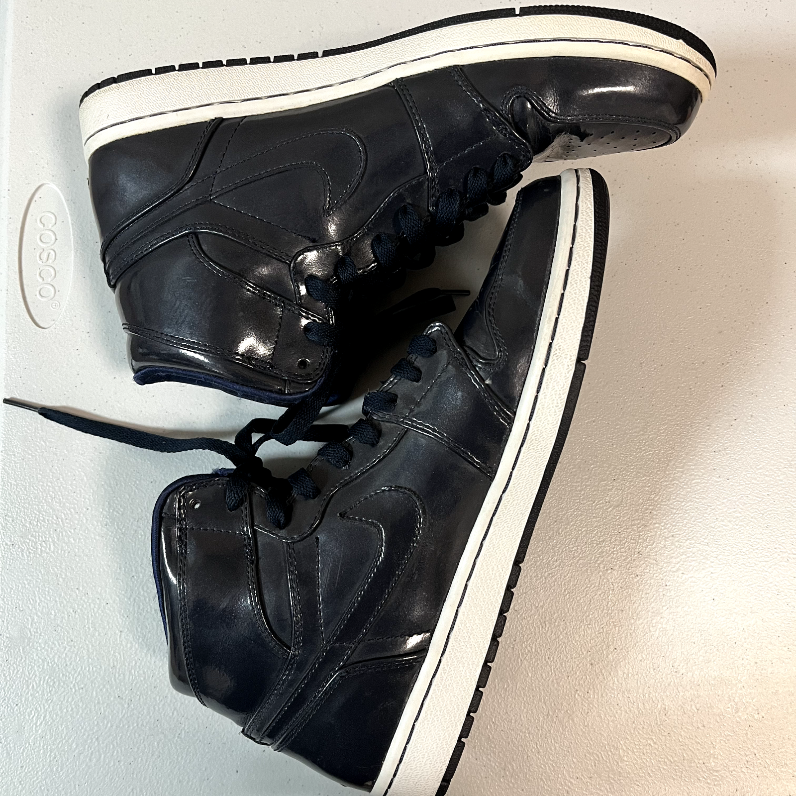 Nike Air Jordan 1 Retro High ( DARK OBSIDIAN) Size us 10.5 Nike Air Jordan 1 Retro High ( DARK OBSIDIAN) Size us 10.5