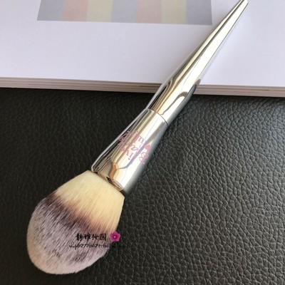 IT Cosmetics #225 for Ulta Live Beauty Fully Complexion Powder Brush