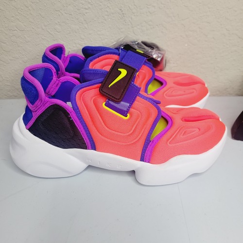 Nike Aqua Rift Bright Crimson  Shoe NEW Size 6 With Socks