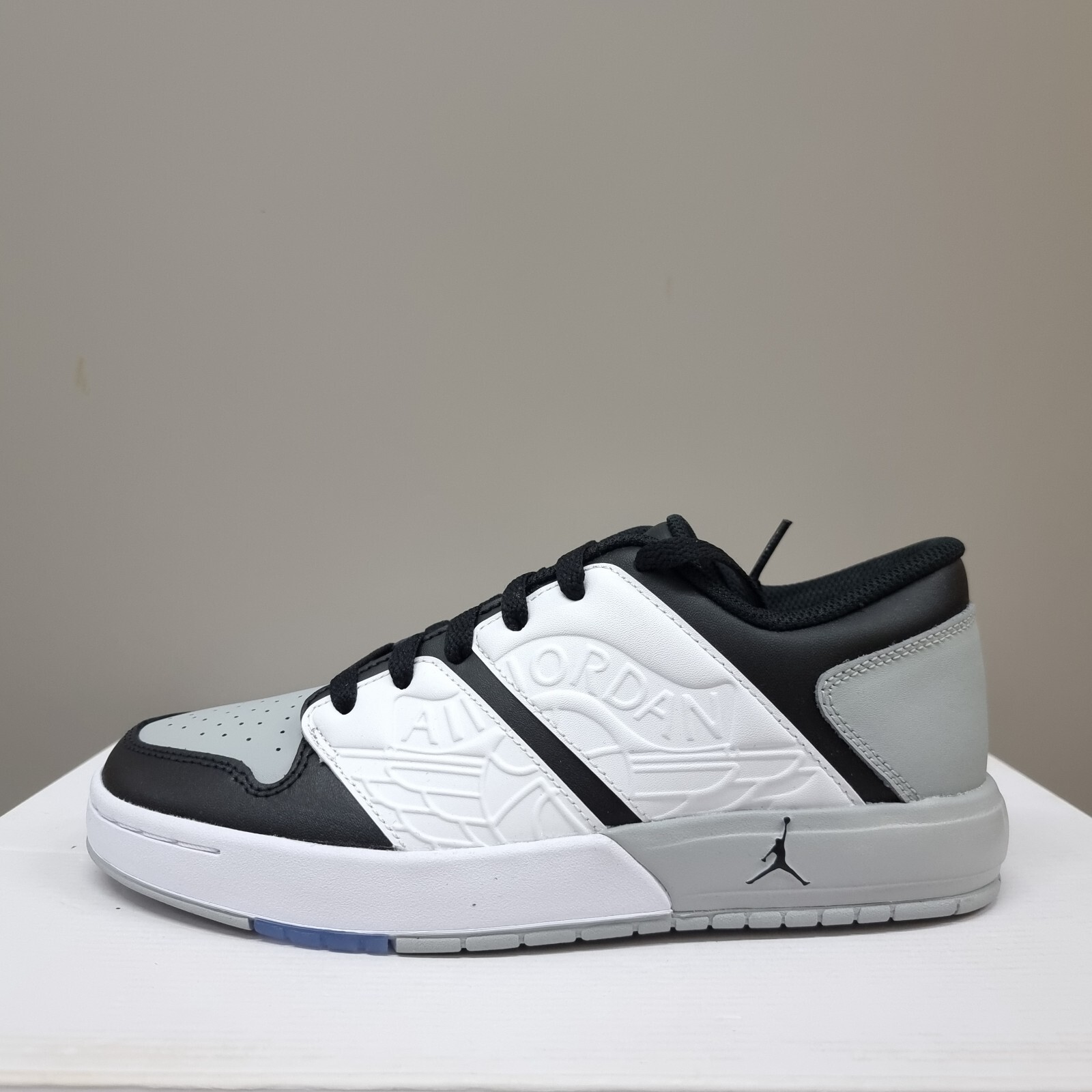 NIKE NU JORDAN 1 LOW (GS) NIKE NU JORDAN 1 LOW (GS)