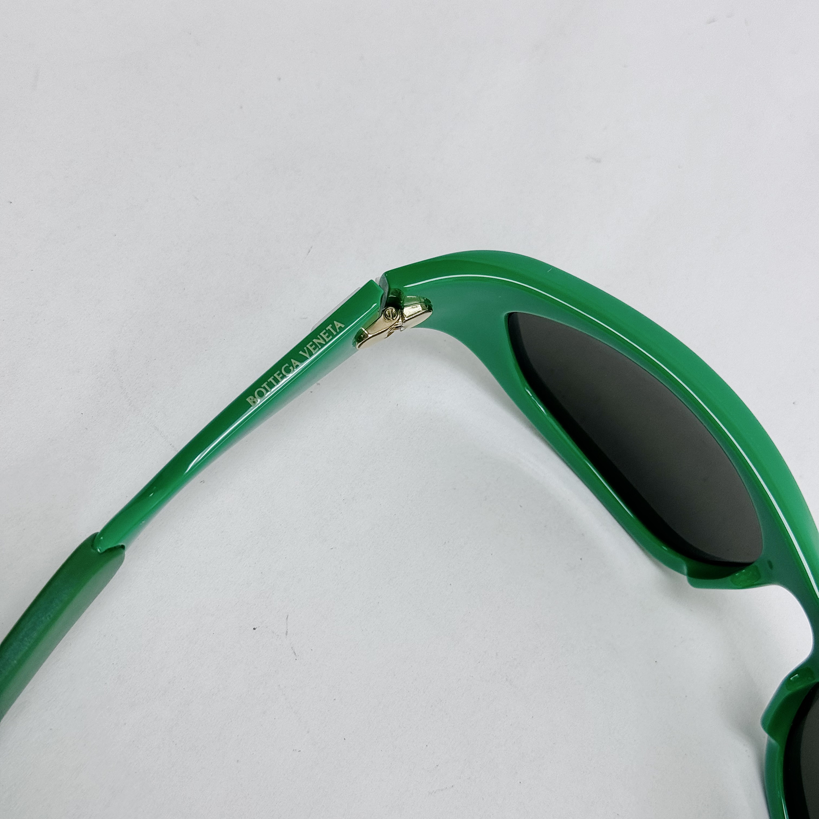 Pre-owned Bottega Veneta Mitre Bv1184s Green Unisex Sport Rubber Wrap Sunglasses 1184 003 In Gray