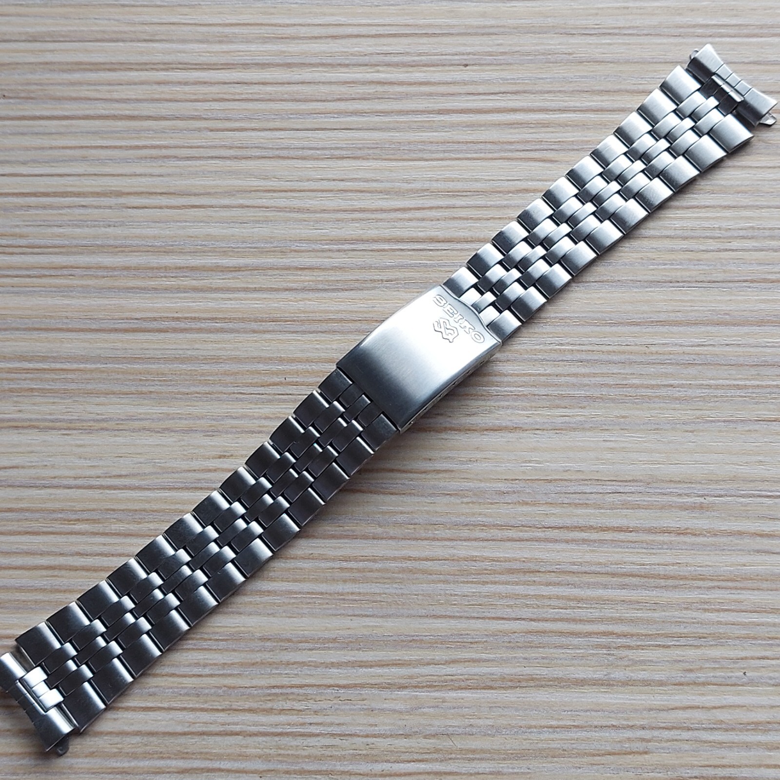 Seiko Quartz Bracelet Stainless Steel Z - Vintage and Seiko Quartz Bracelet Stainless Steel Z - Vintage and