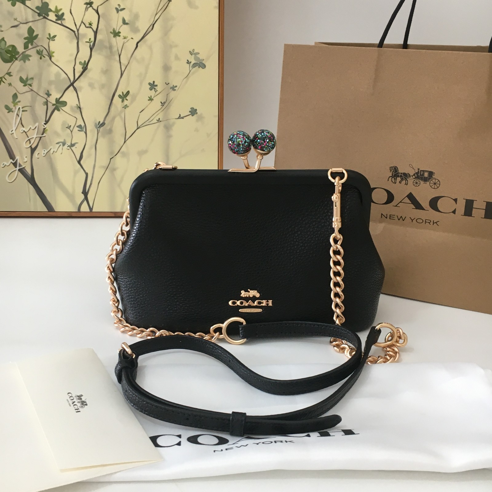 バッグ Coach Kiss Rock Hand Bag Leather COACH Vintage Soho Curved Framed Kiss Lock Luxury Leather