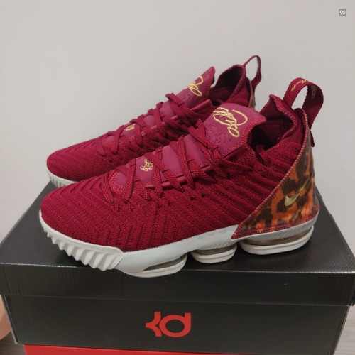 Nike Lebron 16 オリーブ カモ