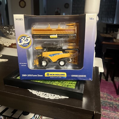 1/64 New Holland CR9080 Combine, 2009-2010 Farm Show Limited Edition, ZFN13786a
