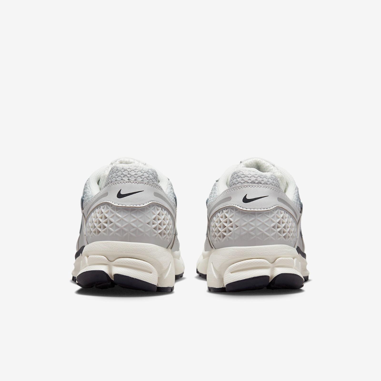 Pre-owned Nike Wmns Zoom Vomero 5 Photon Dust And Metallic Silver Fd0884-025 [women Sz]
