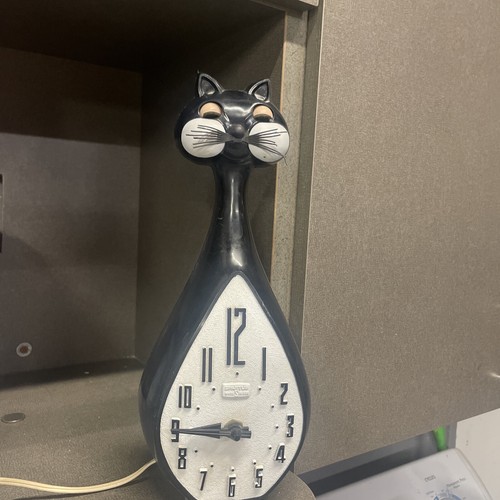 Vintage Cat Wall Clock by Spartus          (missing tail) Does Not Work