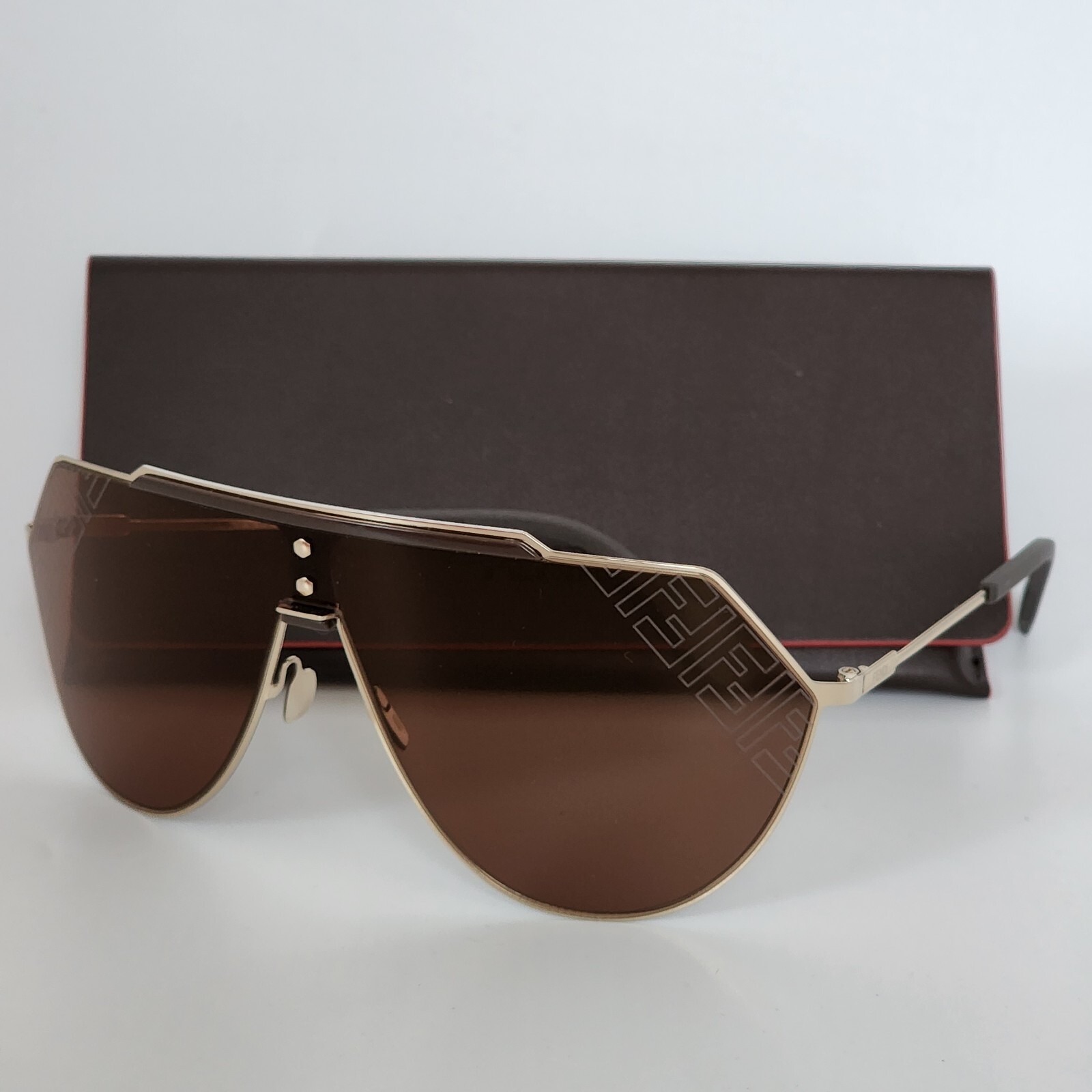 Pre-owned Fendi Eyeline Ffm0075s 0j5g Brown Gold Print Mirror Shield Sunglasses In J5gvp