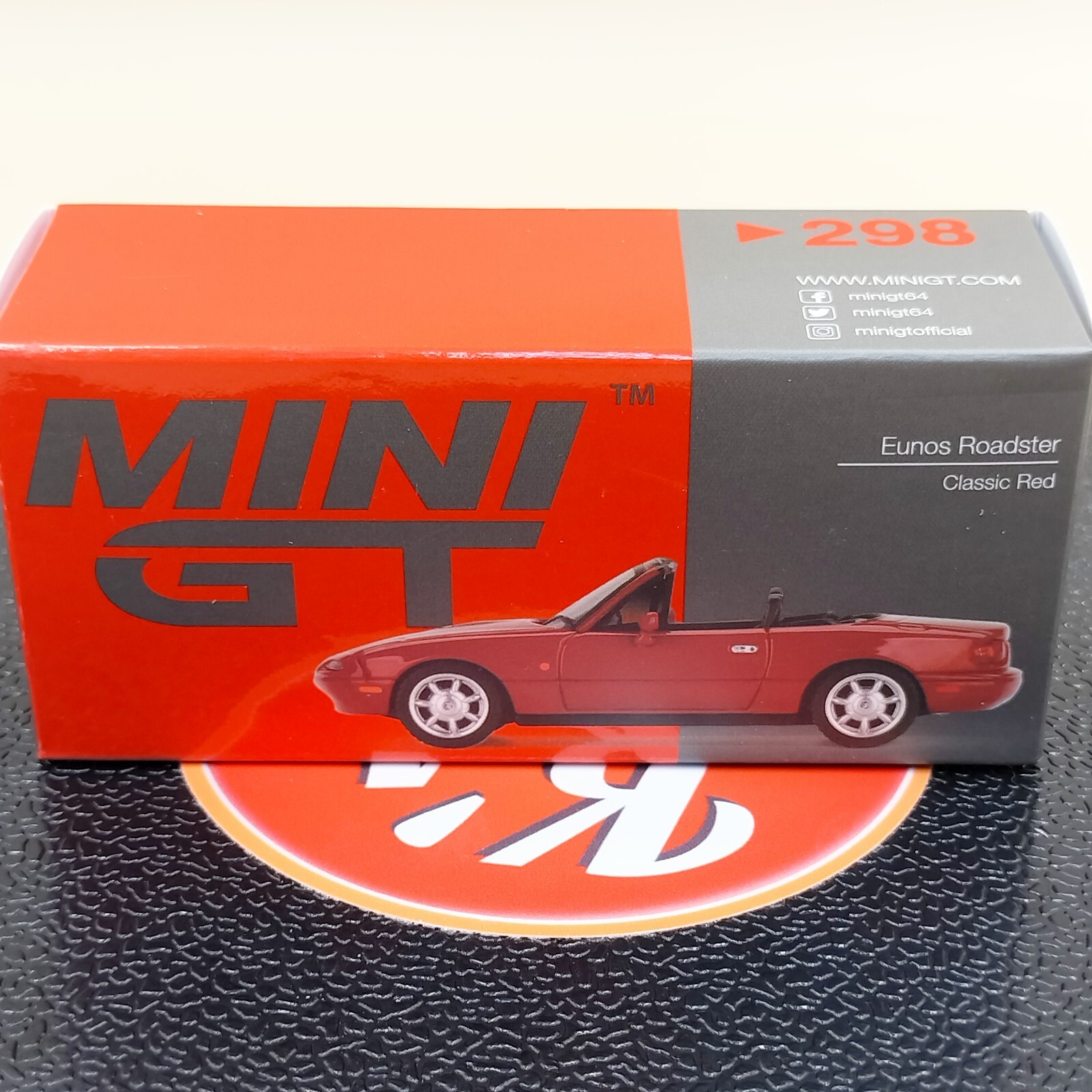 ミニカー MINI GT Eunos Roadster Mariner Blue 331 MINI GT 1:64 Mazda Miata MX-5 (NA) Mariner Blue Headlight Up