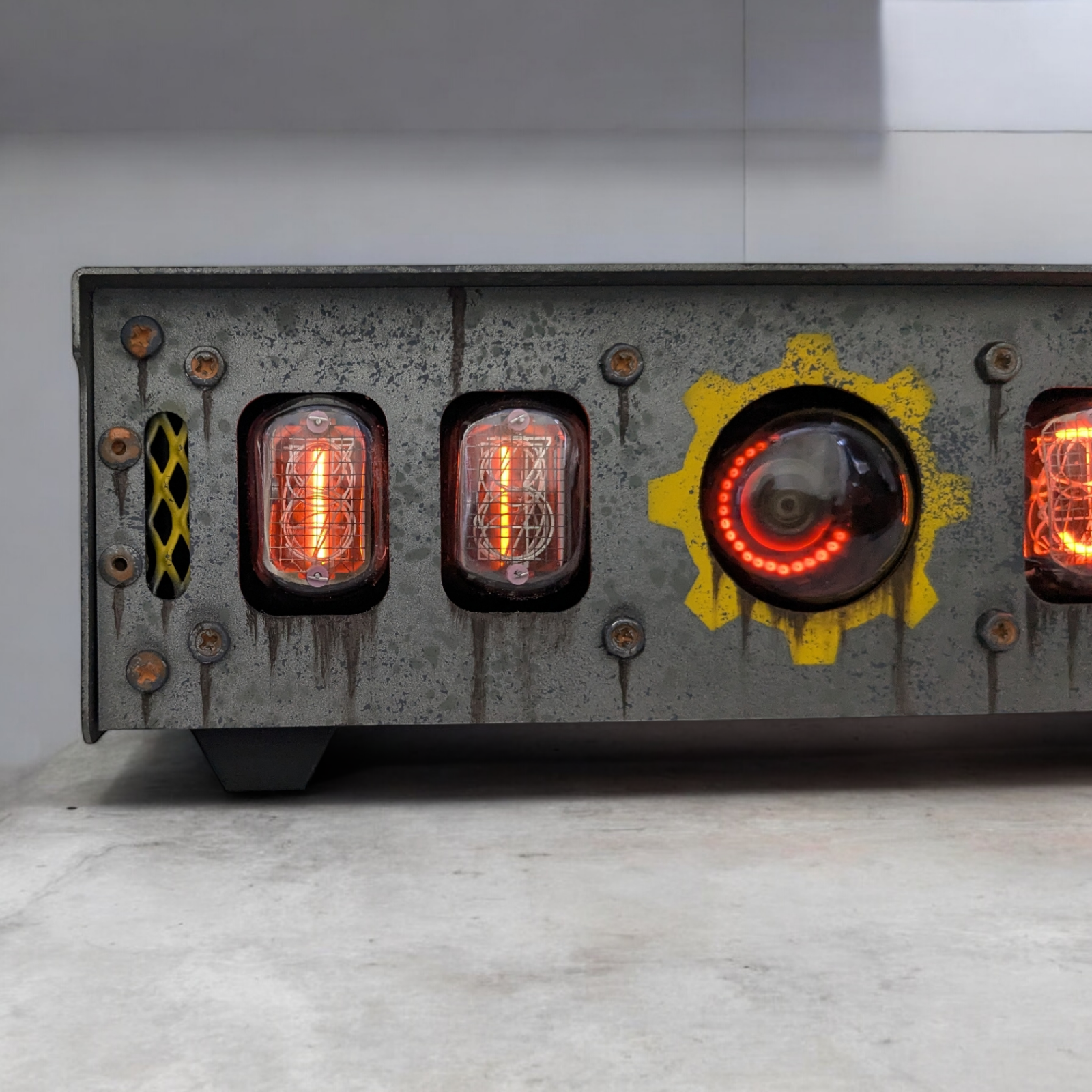 Nixie tube clock with IN-12 tubes and A-101/OG-4 dekatron in metallic case