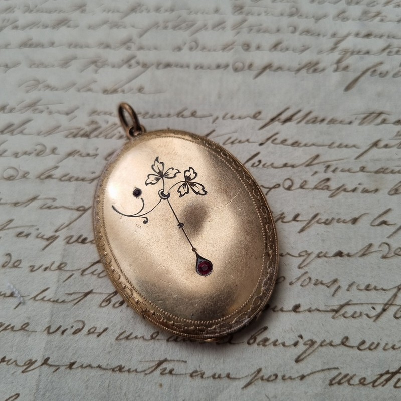 Pendentif MÃ©Daillon Ancien 1900 MÃ©Tal DorÃ© Rubis French Locket Pendant