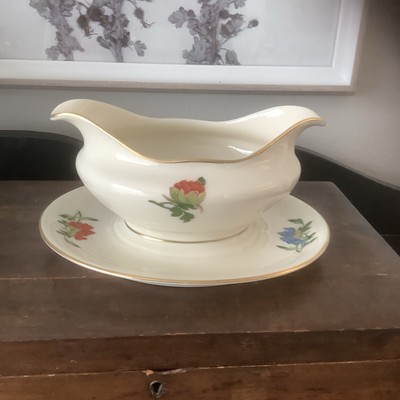 CASTLETON MA LIN Porcelain Gravy Boat with Attached Underplate