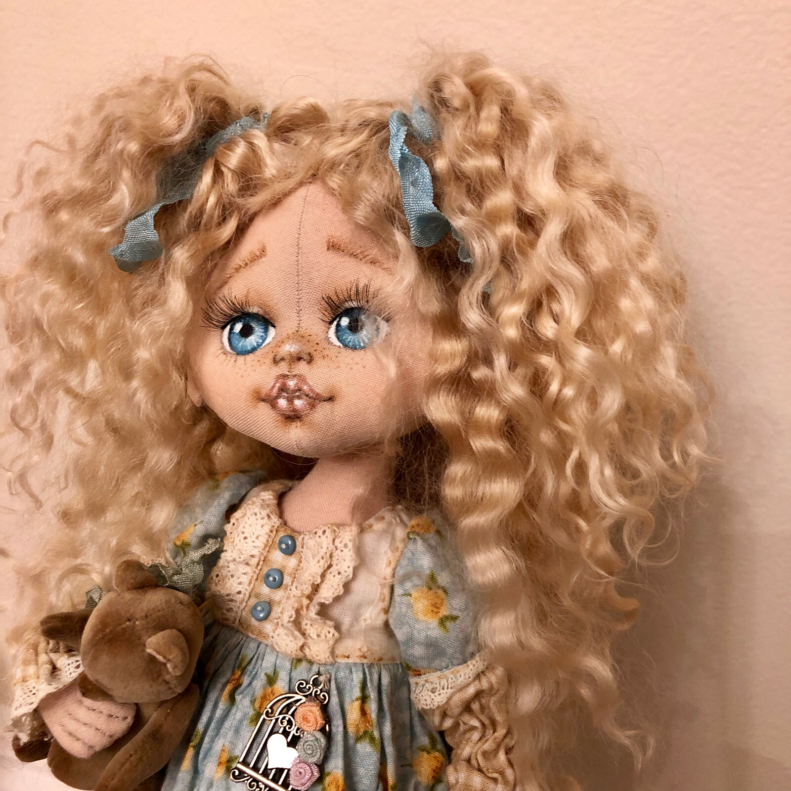 Alice in wonderland. Textute doll.