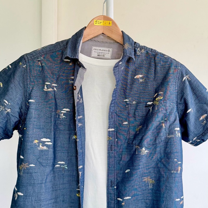 Free Planet Men's Navy Blue Short Sleeve Button-Down Shirt Beach Print