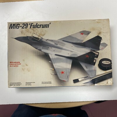 Fujimi/Testors 343 1:72 MiG-29 'Fulcrum' Soviet Jet Fighter KIT (012262) B30