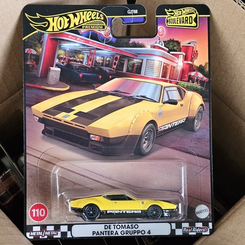 HOTWHEELS DETOMASO　PANTERA 1:18 HotWheels DETOMASO PANTERA 1:18 SCALE YELLOW DIECAST MODEL