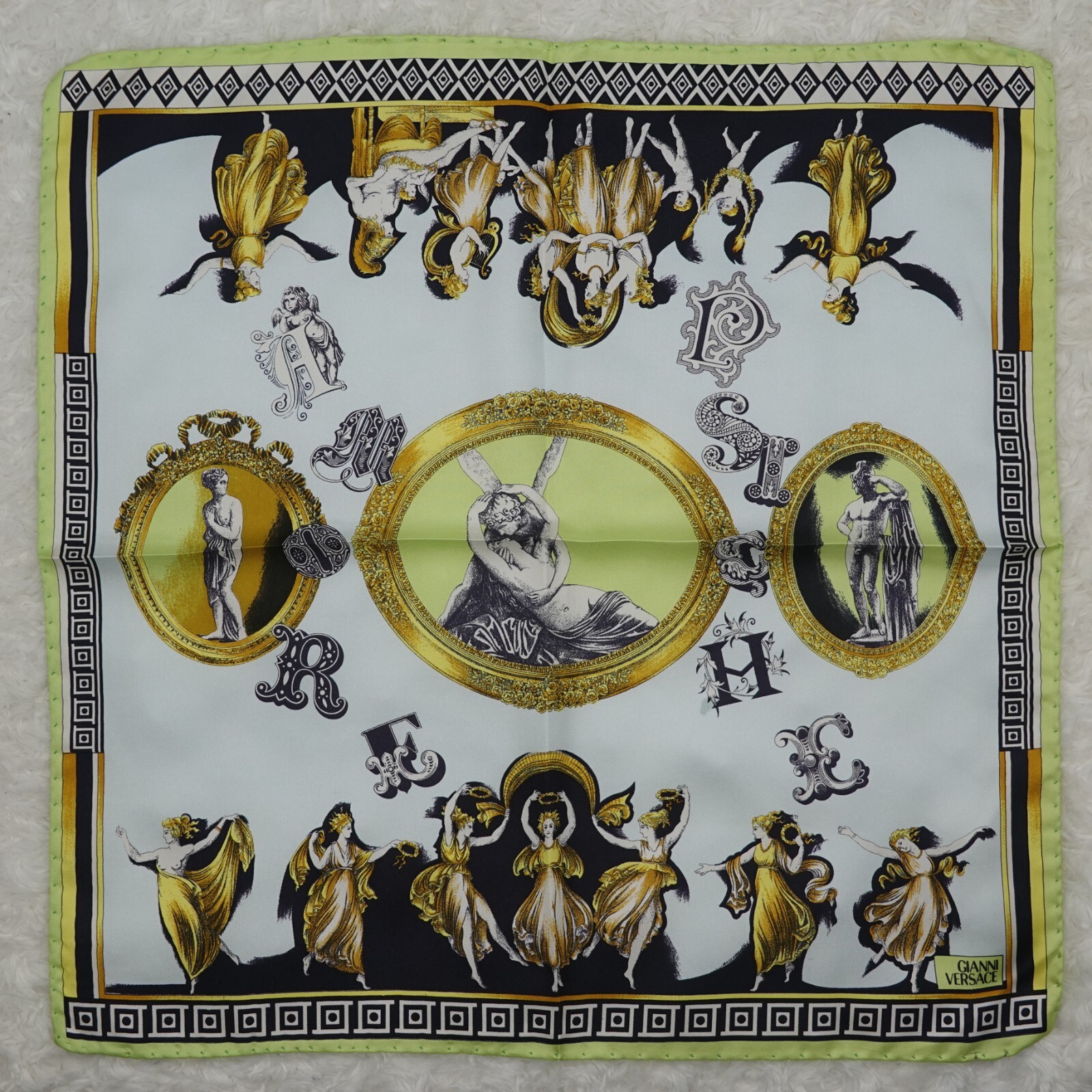 GIANNI VERSACE メデューサ　スカーフリング　箱付き GIANNI VERSACE メデューサスカーフリング箱付き