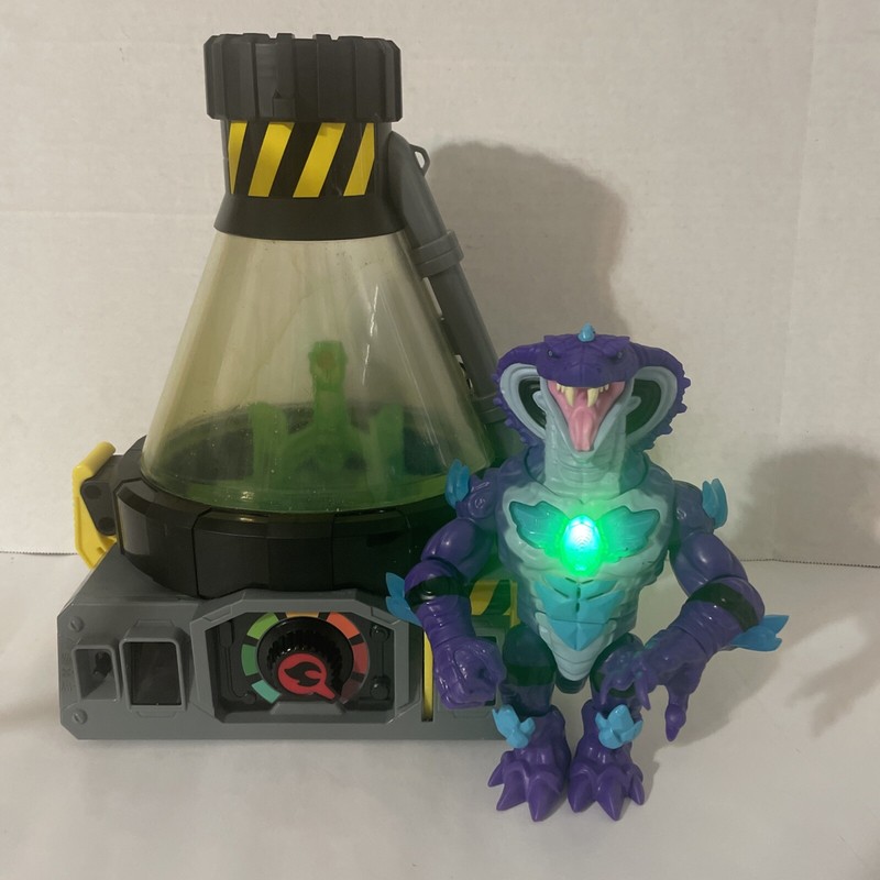 Beast Lab Creator Incubator W/ Stealth Strike Reptile Cobra Snake