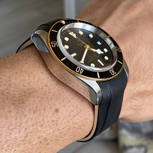 TUDOR 22mm Black Bay 純正ファブリックベルト 22mm BLACK & TAN Vulcanized Rubber Strap Band PERFECT FIT
