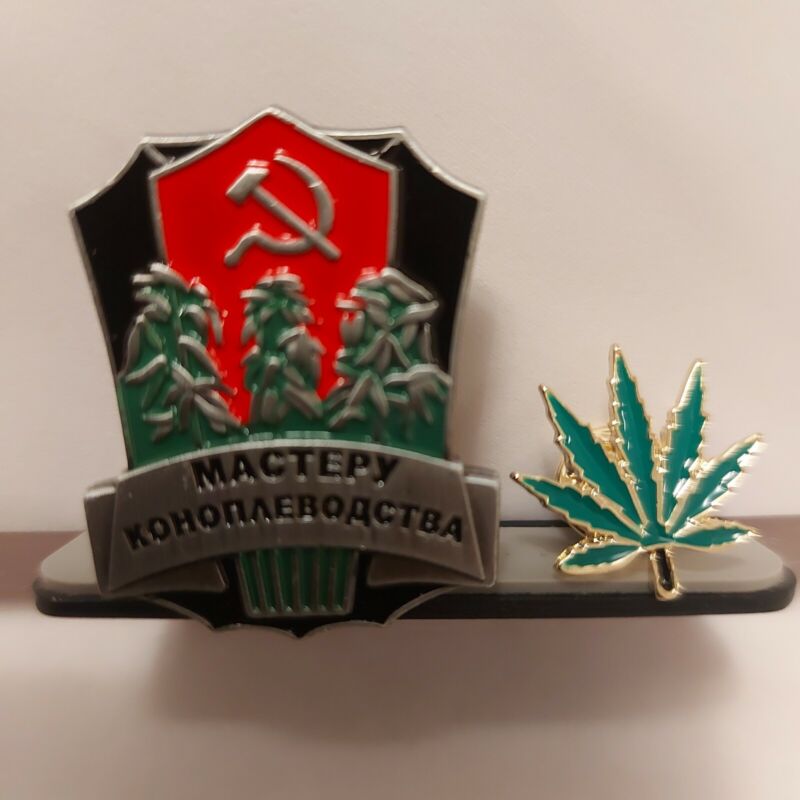 Cannabis Marijuana, Lot 2 Pcs,Badge ,Pin Soviet USSR  MASTER GROVER FARM,Copy#70