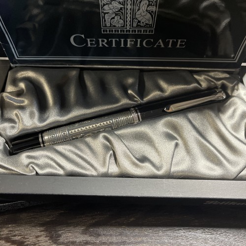 Pelikan M710 トレドブラックの空箱 m.jpg