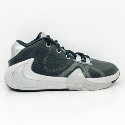 

Nike Boys Zoom Freak 1 BQ5633-050 Серые баскетбольные кроссовки, размер 5,5 лет, Серый, Zoom Freak 1