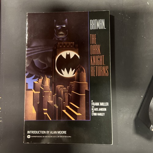 洋書 SALE!! Batman: Dark Knight Saga Amazon.com: Batman: The Dark Knight Saga Deluxe Edition