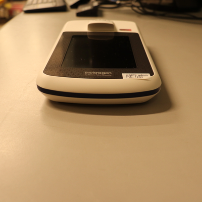 Thermo Invitrogen Qubit 4 DNA RNA Protein Quantification Fluorometer Q33226