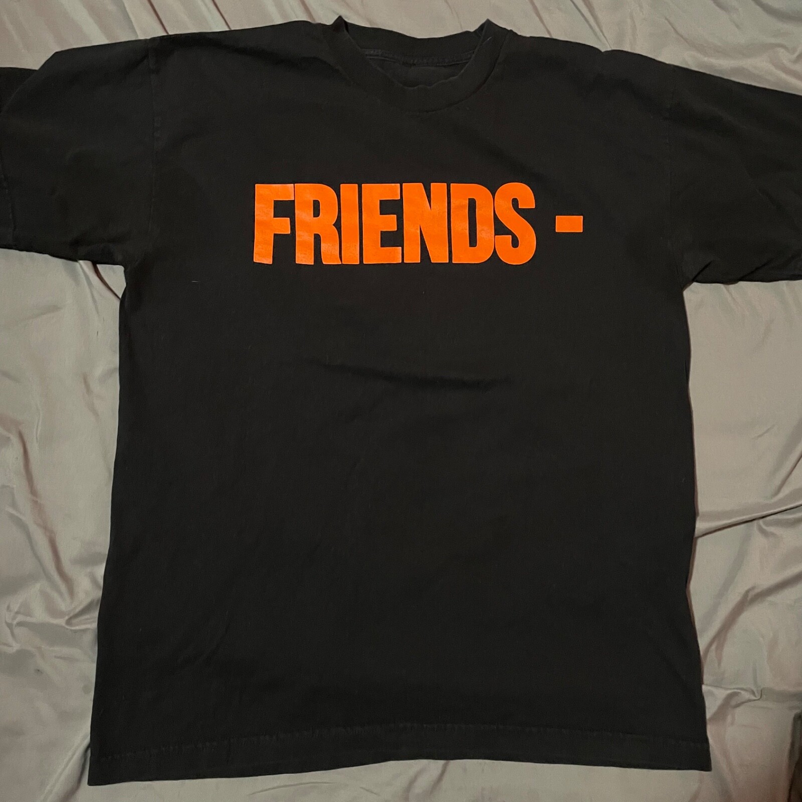 【VLONE】Friends T-Shirt【即発送】 VLONE】Friends T-Shirt【即発送】 (VLONE/Tシャツ・カットソー