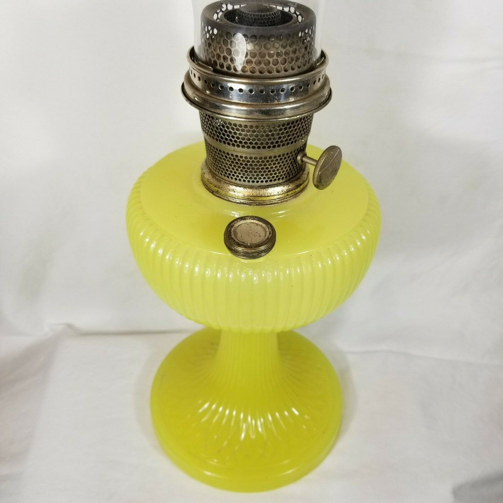 RARE 1938 B88 Yellow Moonstone Vertique Aladdin Oil Lamp