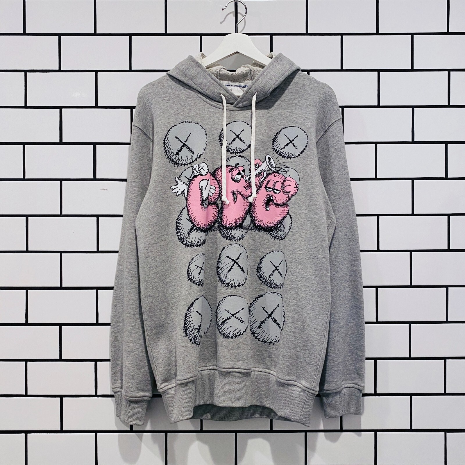 COMME DES GARCONS CDG PLAY X KAWS PRINT POPOVER HOODIE GREY COMME DES GARCONS CDG PLAY X KAWS PRINT POPOVER HOODIE GREY