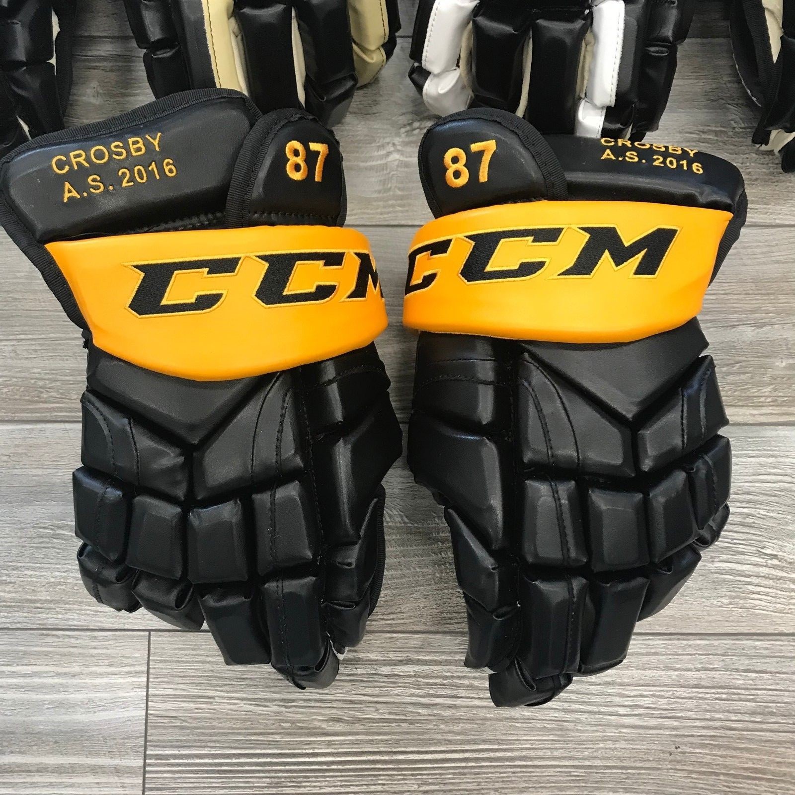 NEW! NEVER SEEN BEFORE!! 3 PAIRS OF SIDNEY CROSBY NHL PRO STOCK HOCKEY GLOVES