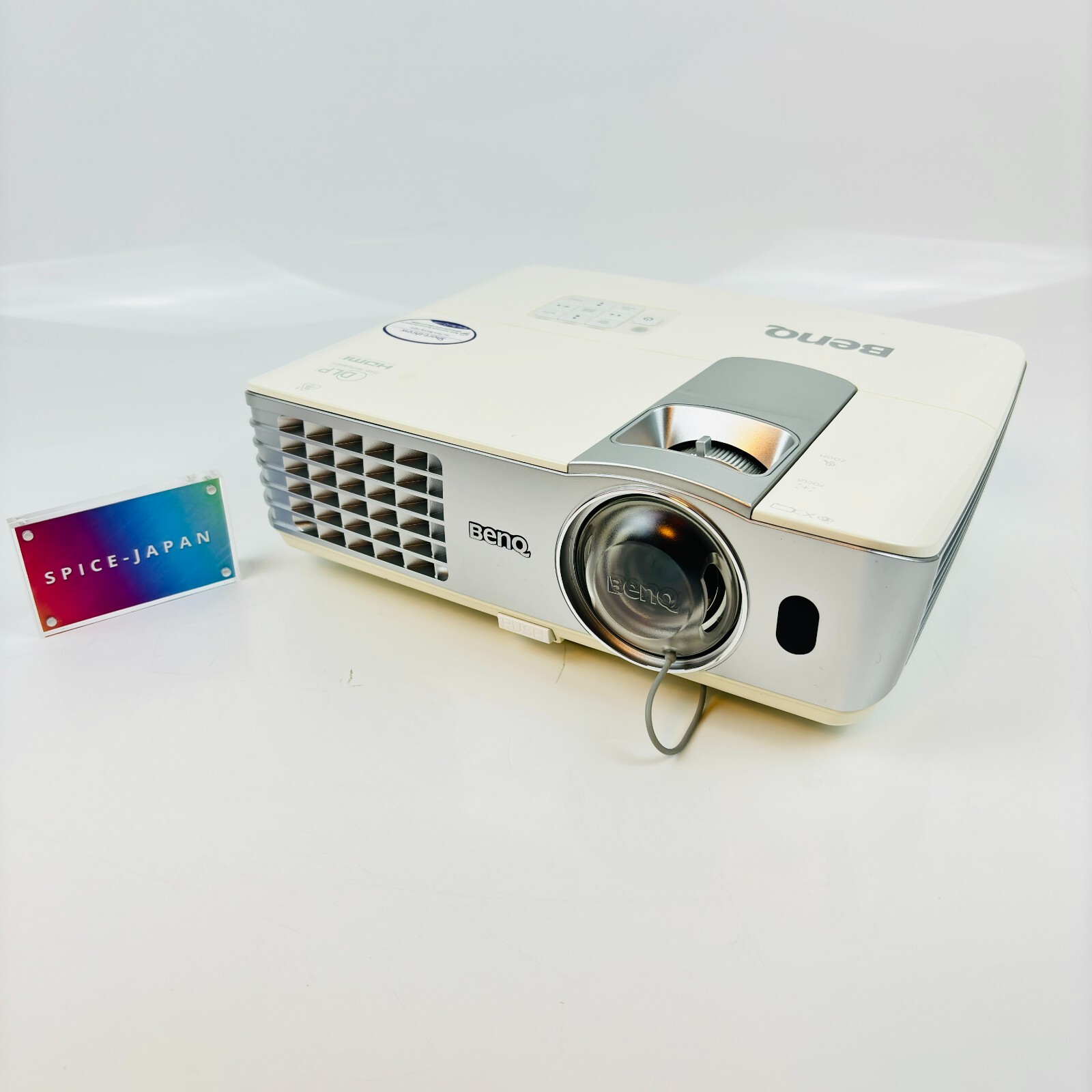 BenQ プロジェクター W1080ST+ 省スペースで大画面」を手軽に実現 － 超短焦点プロジェクター