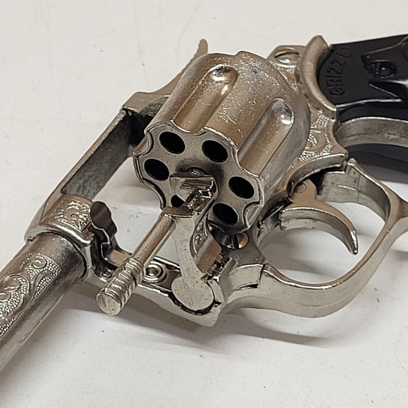 Kilgore Grizzly Toy Cap Gun With Original Box Six Shooter | eBay