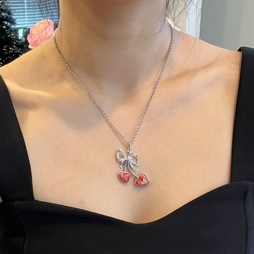 Vivienne Westwood
ヴィヴィアンウエストウッド
ロゴ ベレー帽 Vivienne westwood diamante orb pendant necklace