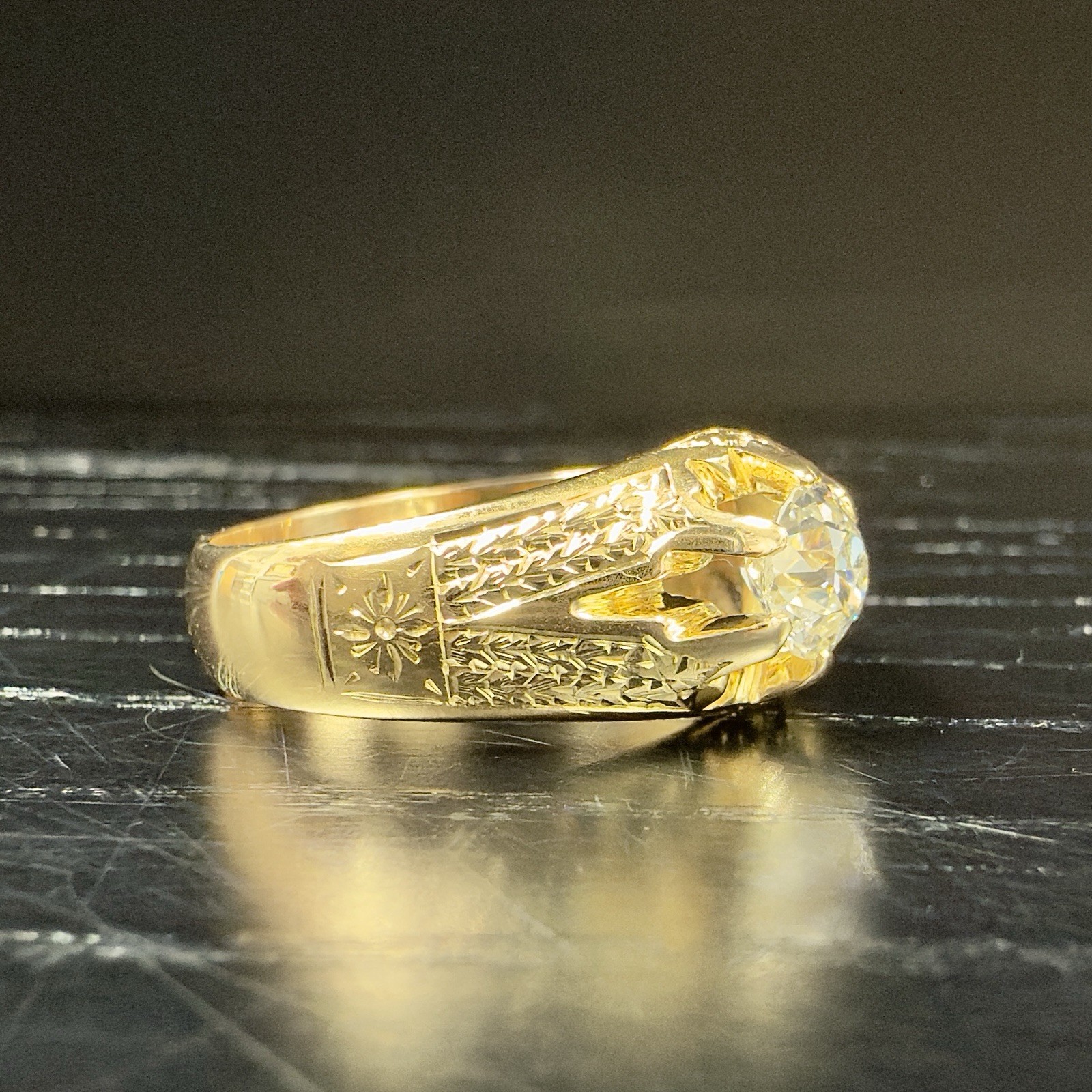 Antique 18k Yellow Gold Diamond Engraved Men's Ring, Preowned Sz.9 - Picture 4 of 9