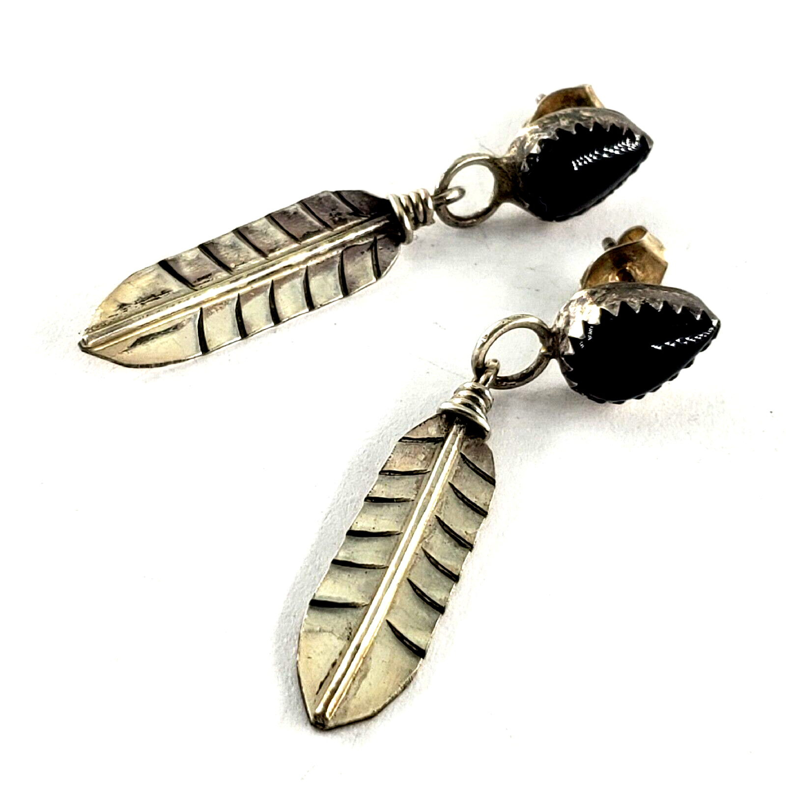 AW Artist Signed Navajo Vintage Sterling Silver Onyx Feather