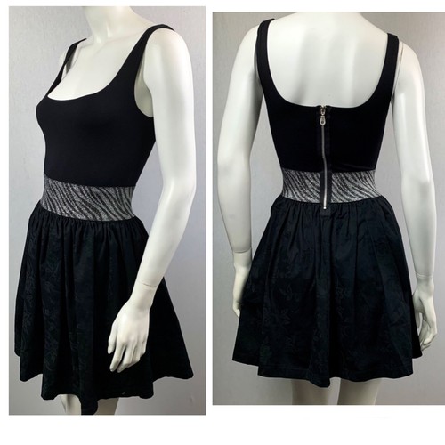 【etre loin】Rose embossed mini dress etre loin】Rose embossed mini dress Floral Embroidery