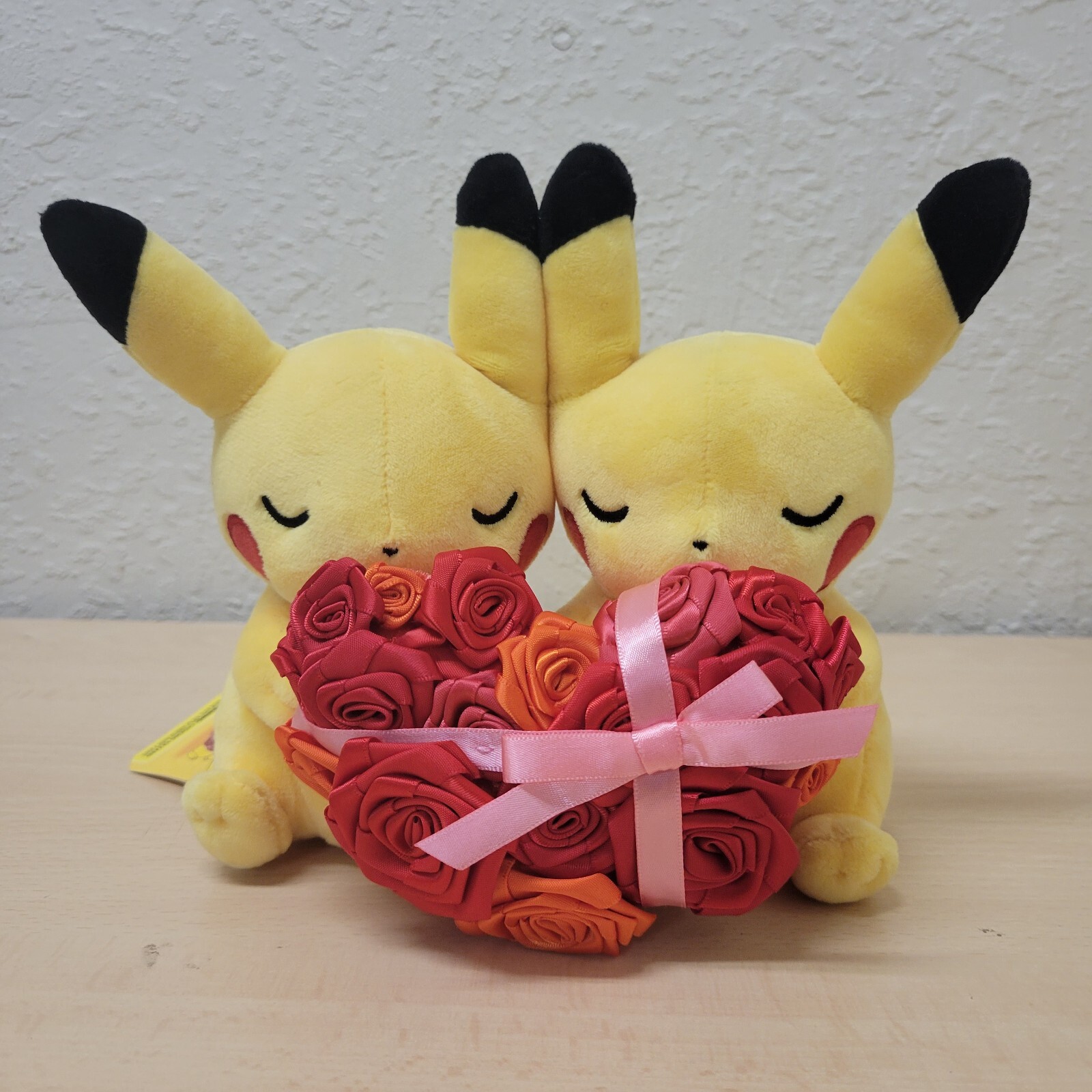 PAIRED SWEETHEART PIKACHU CELEBRATION WITH HEART ROSES