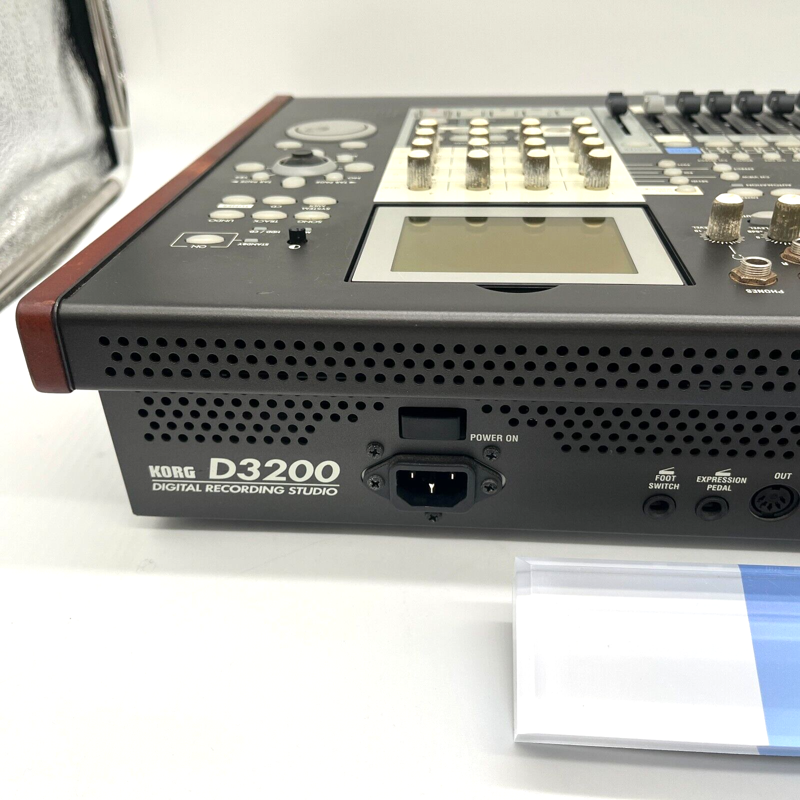 Korg D3200 Digital Recording Studio Desktop Multi-Track Korg D3200 Digital Recording Studio Desktop Multi-Track