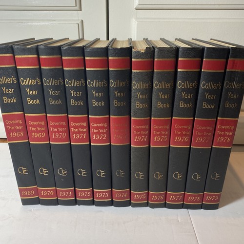 MC SISTER 1967〜1968 4冊で。 1968 Collier's Encyclopedia Yearbooks Covering Years 1968