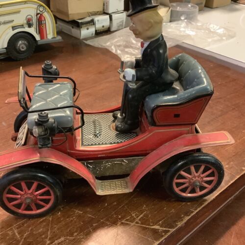 Vintage 1901 MODEL CAR DRIVER BATTERY OPERATED TIN TOY JAPAN Vintage 1901 MODEL CAR DRIVER BATTERY OPERATED TIN TOY JAPAN