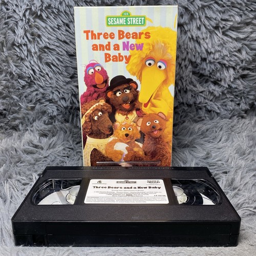 (未使用･未開封品)Three Bears &amp; A New Baby [DVD] Amazon.com: Sesame Street - Three Bears and a New Baby
