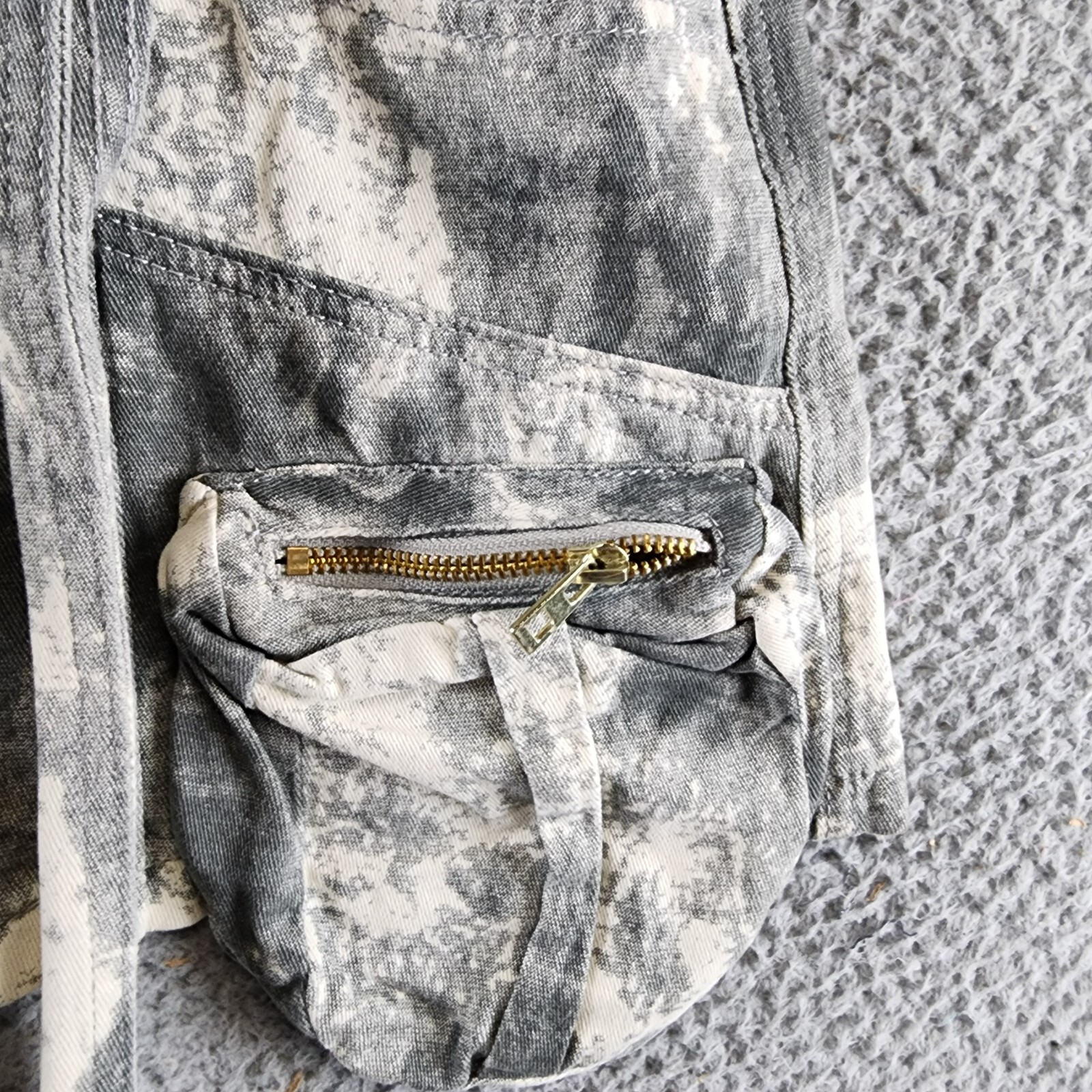 Madonna & Co. Cargo Denim Mini Skirt Women's L Gray Acid Wash Button Zip Closure - Picture 4 of 13