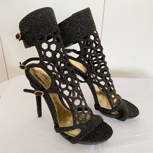 サンダル・ミュール ALEXANDER MCQUEEN ARMADILLO MIRROR-EFFECT FAUX SANDALS Alexander McQueen: Alexander McQueen Presents Its Armadillo