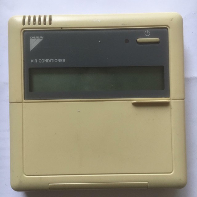 DAIKIN AIR CONDITIONER THERMOSTAT WALL CONTOL IN WRKNG ORDER. Air Conditioning & Heating