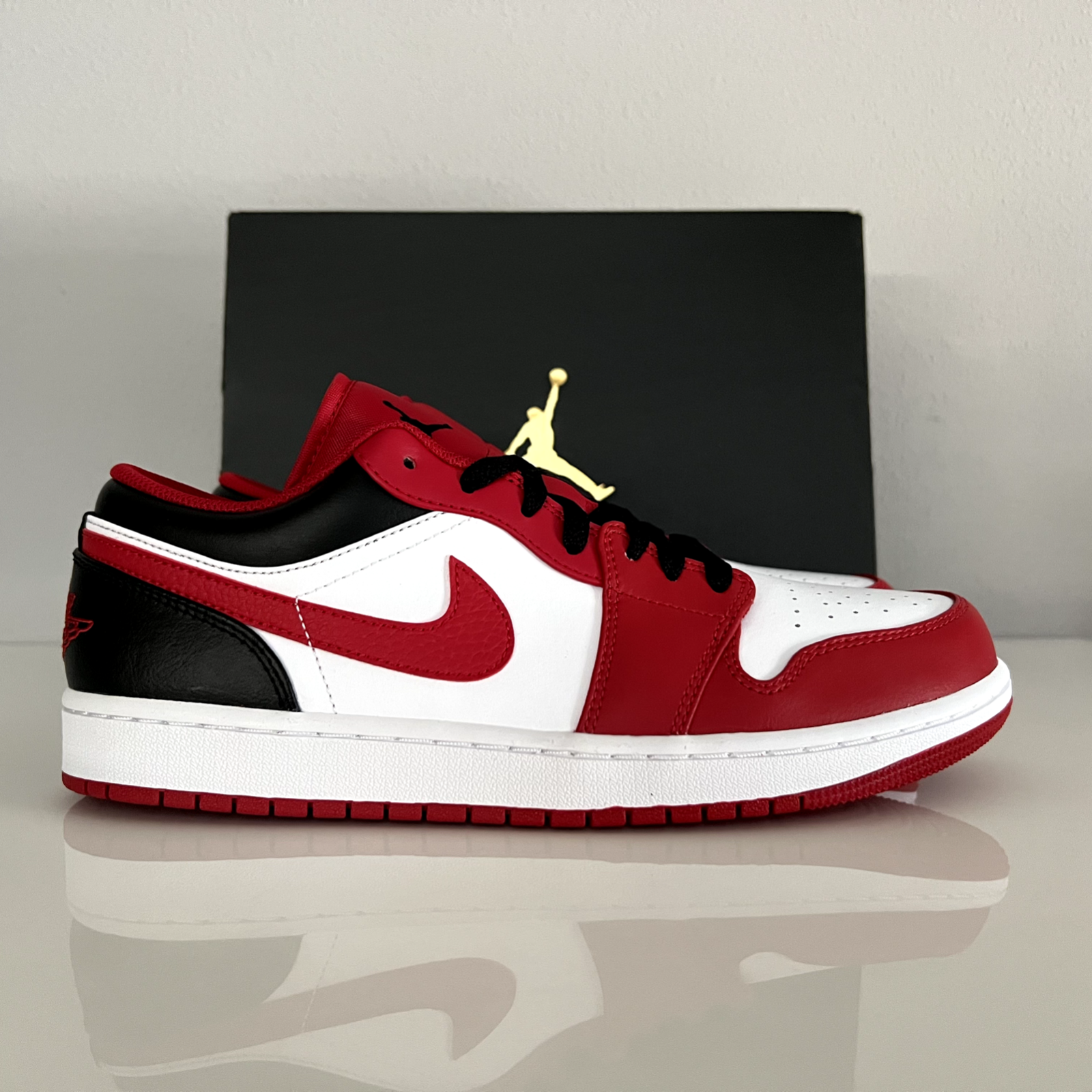 JORDAN NIKE AIR JORDAN 1 LOW BULLS WHITE/GYM RED-BLACK GR. 43 US9.5 SNEAKER NEU IN OVP