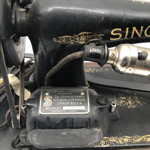 SINGER 1925 Vintage Sewing Machine with Bent Wood Cover and Base